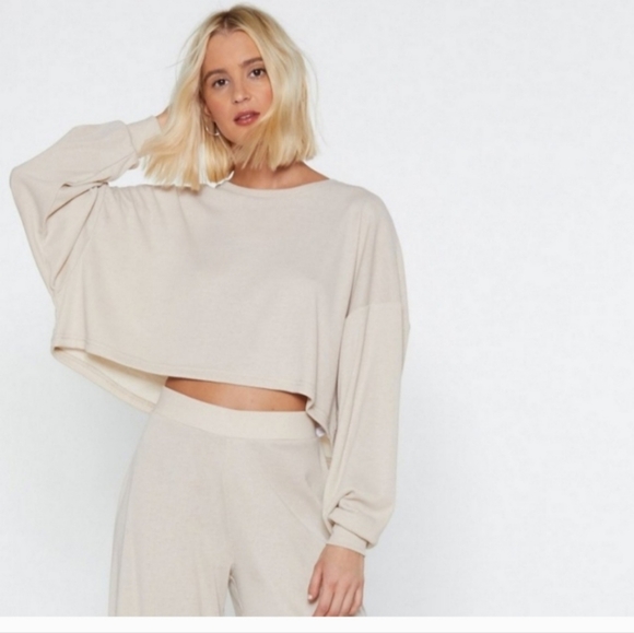 Lounge wear. Size small - Picture 2 of 3